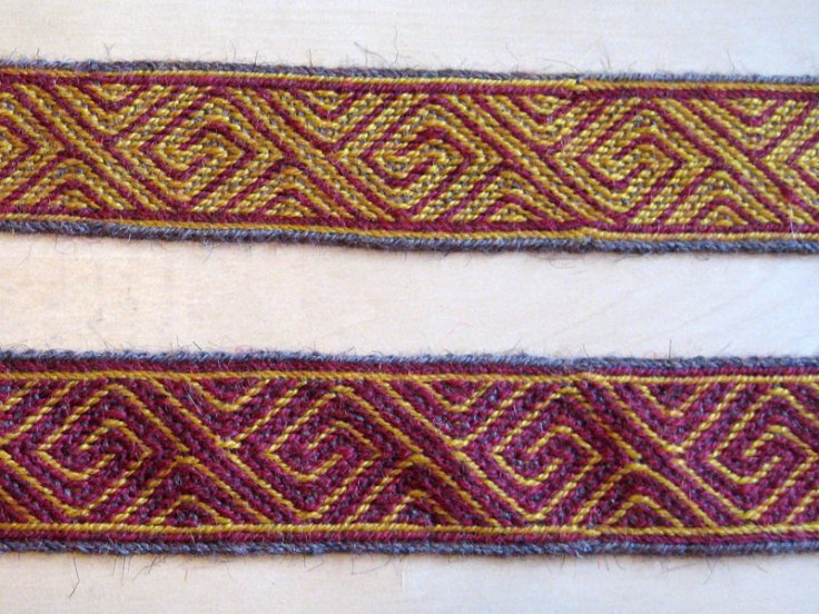 The first to ribbons woven with the empty hole technique in thin wool.